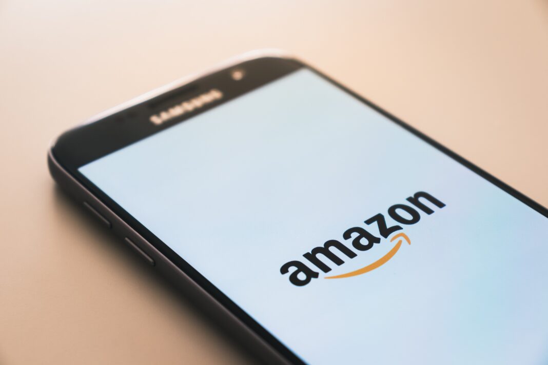 Logo Amazon sur smartphone